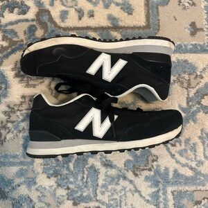 New Balance Women’s Black Sneakers
